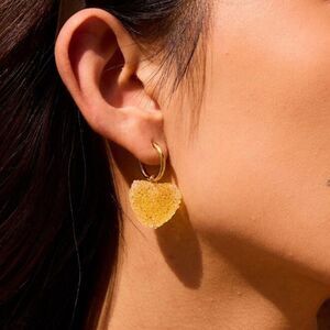 Gold Heart Earrings Q624